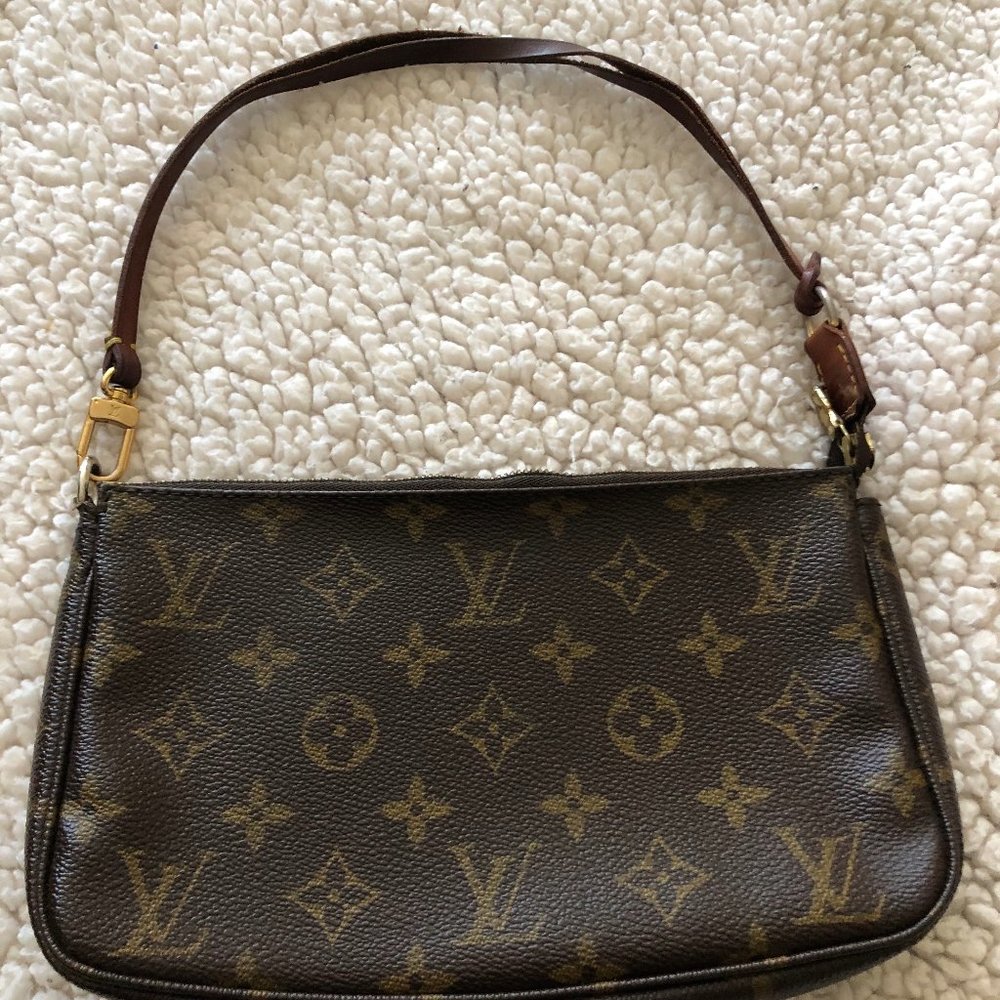 COPY - Authentic LV Monogram Pochette